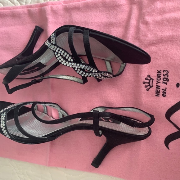 EUC - NINA BLACK SATIN DRESS SANDALS -6.5M - Picture 5 of 7